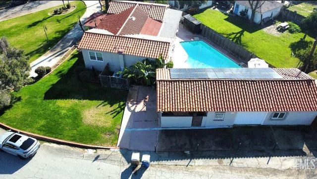 2880 N Inyo Street, Bakersfield, CA 93305