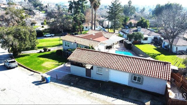 2880 N Inyo Street, Bakersfield, CA 93305