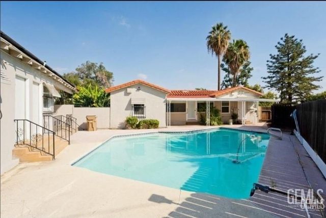 2880 N Inyo Street, Bakersfield, CA 93305