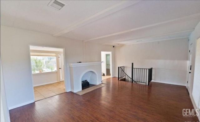 2880 N Inyo Street, Bakersfield, CA 93305