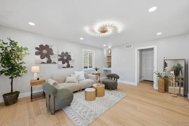 2640 Chestnut Avenue, Carlsbad, CA 92010