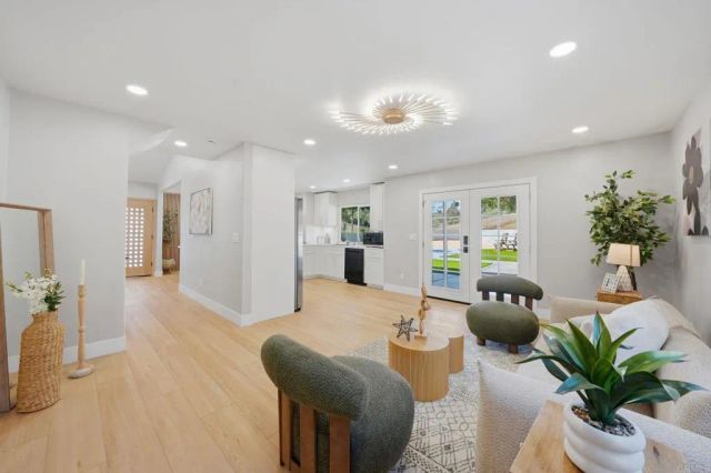 2640 Chestnut Avenue, Carlsbad, CA 92010