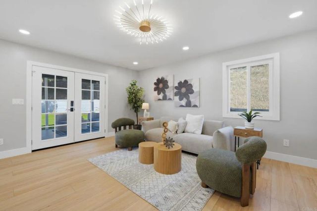 2640 Chestnut Avenue, Carlsbad, CA 92010