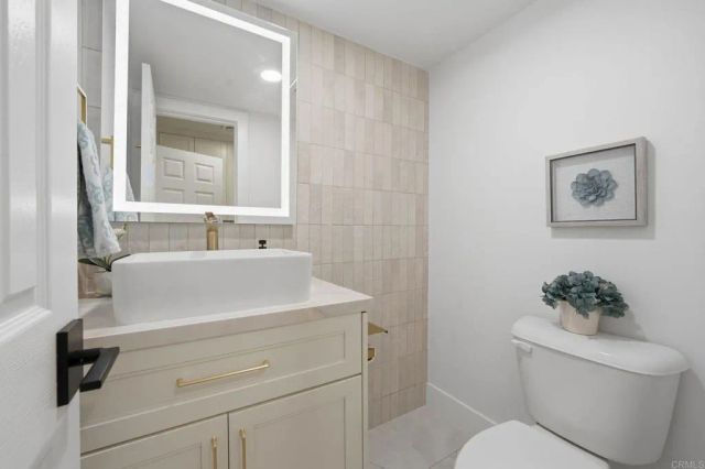 2640 Chestnut Avenue, Carlsbad, CA 92010