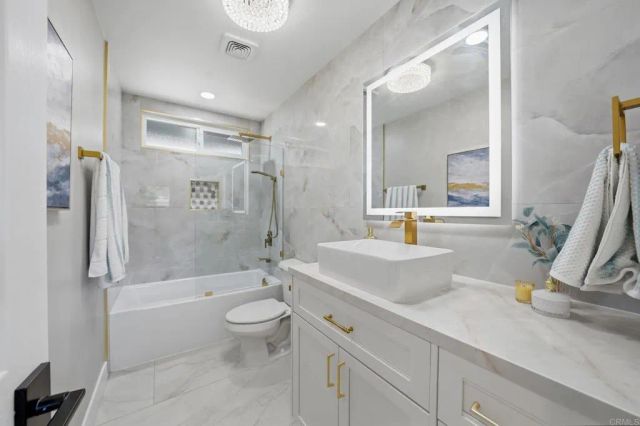 2640 Chestnut Avenue, Carlsbad, CA 92010