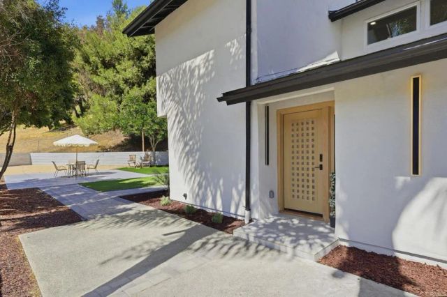 2640 Chestnut Avenue, Carlsbad, CA 92010