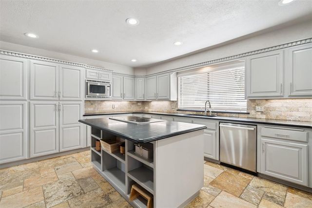 1011 Saint Andrews Drive, Edmond, OK 73025