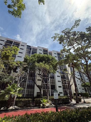 17021 N Bay Rd 429, Sunny Isles Beach, FL 33160