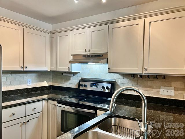 3306 Selwyn Farms Lane 7, Charlotte, NC 28209