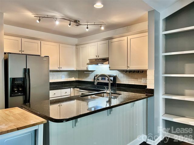 3306 Selwyn Farms Lane 7, Charlotte, NC 28209
