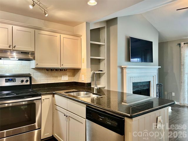 3306 Selwyn Farms Lane 7, Charlotte, NC 28209
