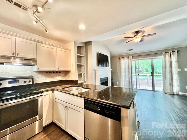3306 Selwyn Farms Lane 7, Charlotte, NC 28209