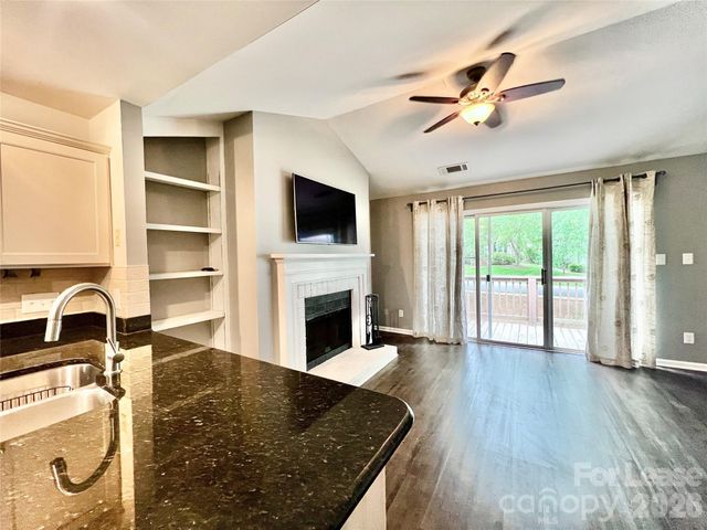 3306 Selwyn Farms Lane 7, Charlotte, NC 28209