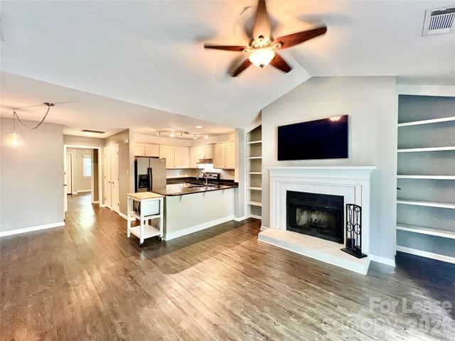 3306 Selwyn Farms Lane 7, Charlotte, NC 28209