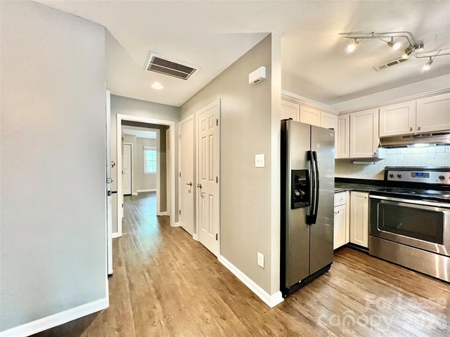 3306 Selwyn Farms Lane 7, Charlotte, NC 28209