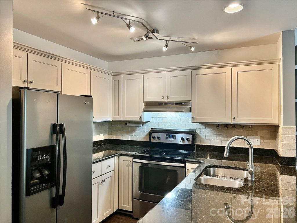 3306 Selwyn Farms Lane 7, Charlotte, NC 28209