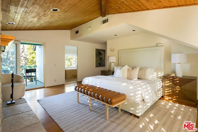 1030 N Kenter Avenue, Los Angeles, CA 90049