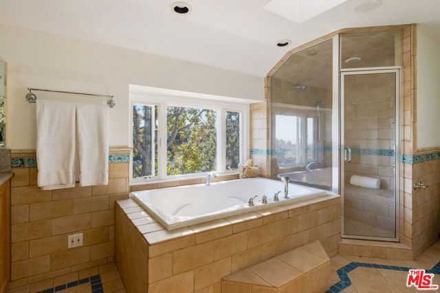 1030 N Kenter Avenue, Los Angeles, CA 90049