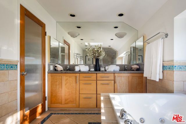 1030 N Kenter Avenue, Los Angeles, CA 90049