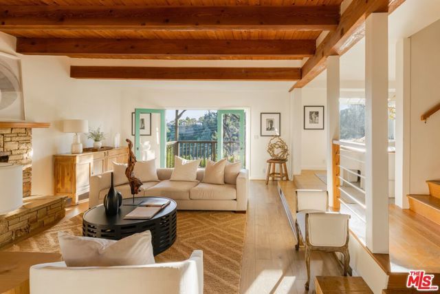 1030 N Kenter Avenue, Los Angeles, CA 90049