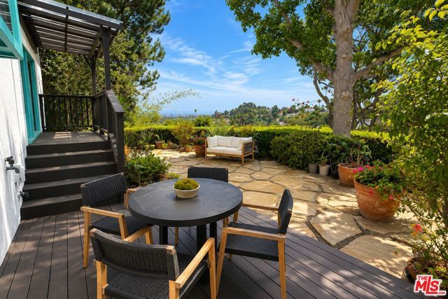 1030 N Kenter Avenue, Los Angeles, CA 90049