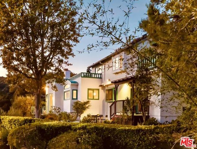 1030 N Kenter Avenue, Los Angeles, CA 90049