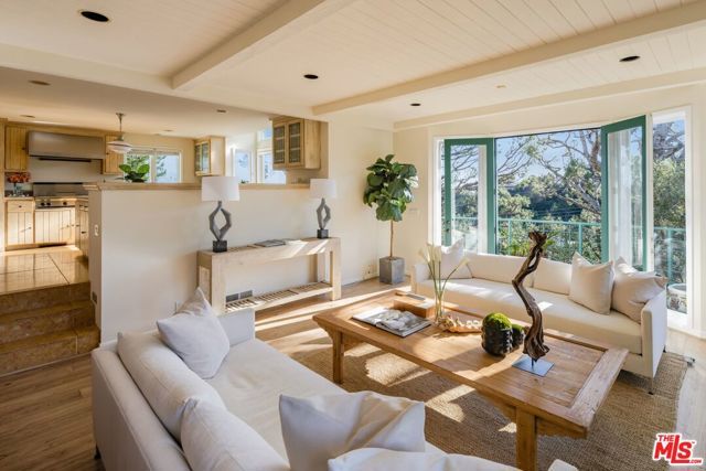 1030 N Kenter Avenue, Los Angeles, CA 90049