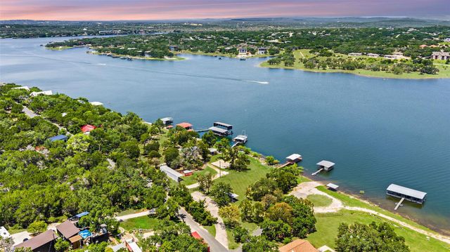 20904 W LAKESHORE DR, Spicewood, TX 78669