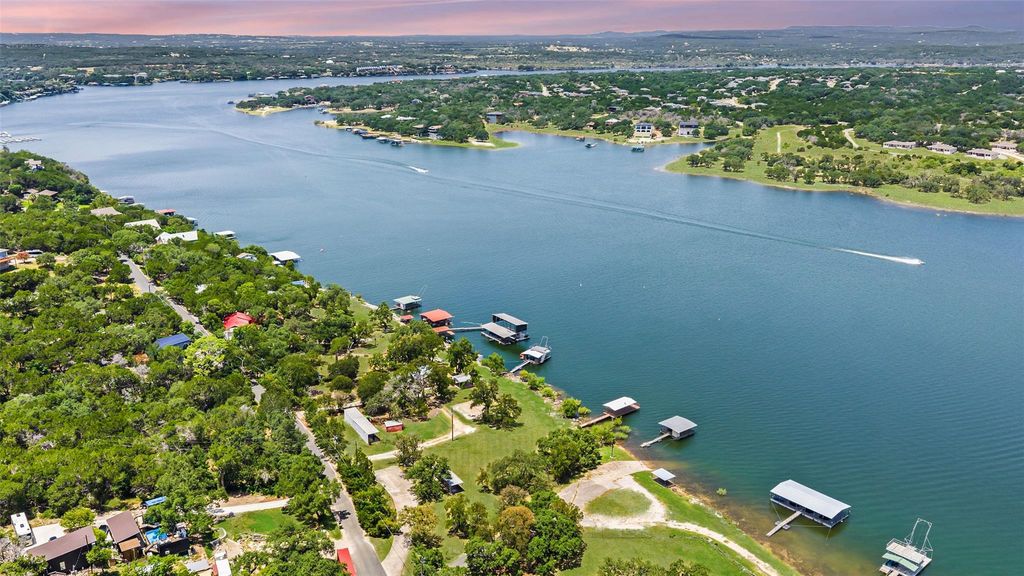 20904 W LAKESHORE DR, Spicewood, TX 78669