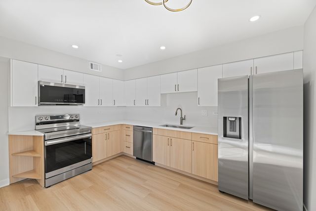 5019 MULFORD Street 201, Skokie, IL 60077