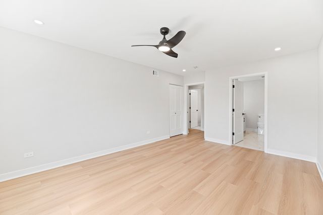 5019 MULFORD Street 201, Skokie, IL 60077