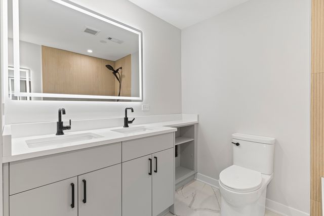 5019 MULFORD Street 201, Skokie, IL 60077