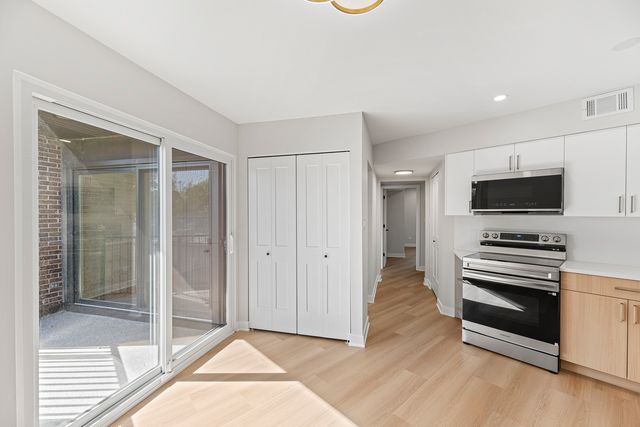 5019 MULFORD Street 201, Skokie, IL 60077