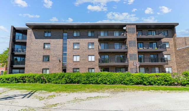 5019 MULFORD Street 201, Skokie, IL 60077