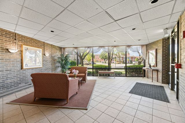 5019 MULFORD Street 201, Skokie, IL 60077