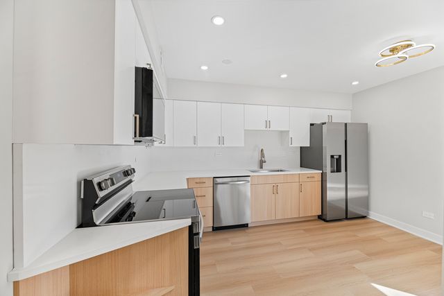5019 MULFORD Street 201, Skokie, IL 60077