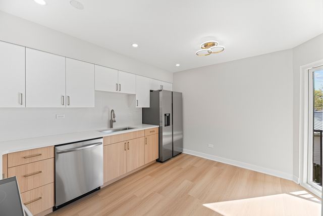 5019 MULFORD Street 201, Skokie, IL 60077