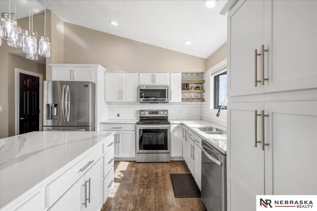 6142 NW 5th Street, Lincoln, NE 68521