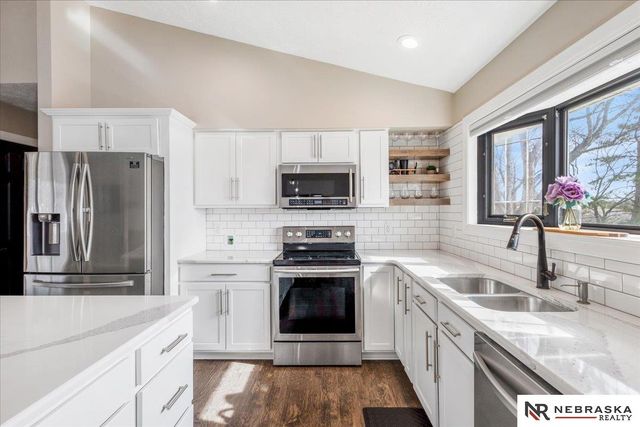 6142 NW 5th Street, Lincoln, NE 68521