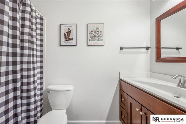 6142 NW 5th Street, Lincoln, NE 68521