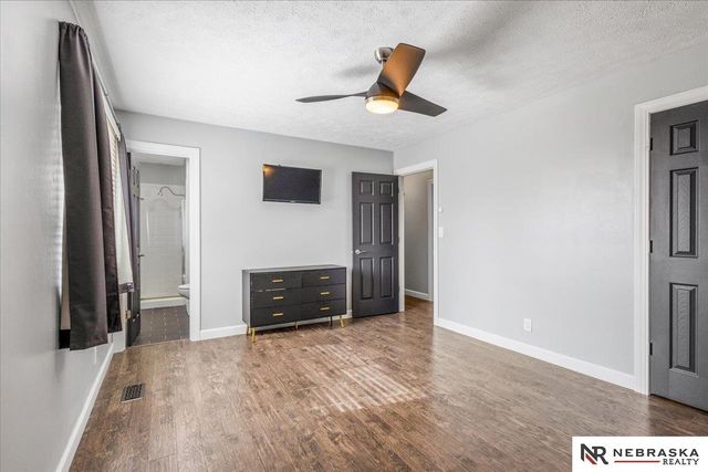 6142 NW 5th Street, Lincoln, NE 68521