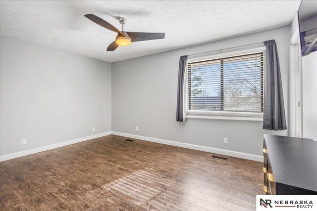 6142 NW 5th Street, Lincoln, NE 68521