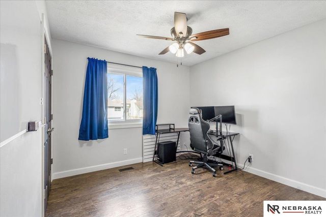 6142 NW 5th Street, Lincoln, NE 68521