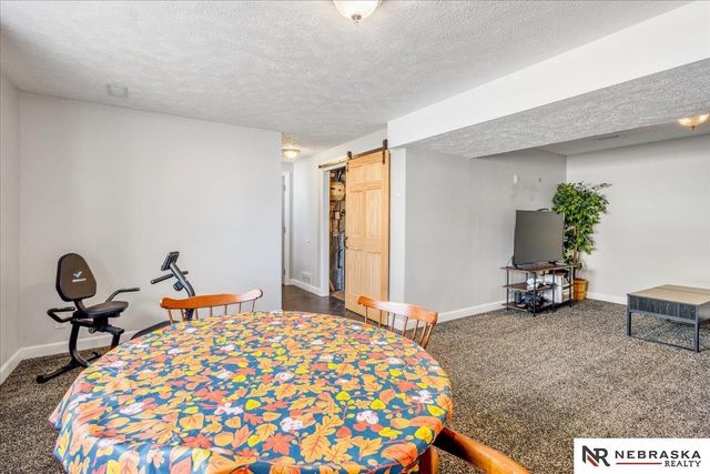 6142 NW 5th Street, Lincoln, NE 68521