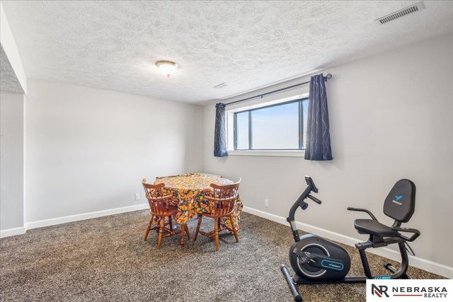 6142 NW 5th Street, Lincoln, NE 68521