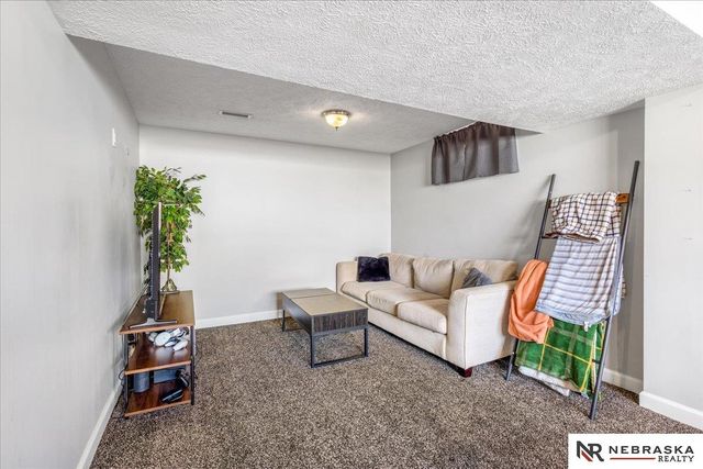 6142 NW 5th Street, Lincoln, NE 68521