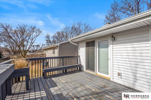 6142 NW 5th Street, Lincoln, NE 68521