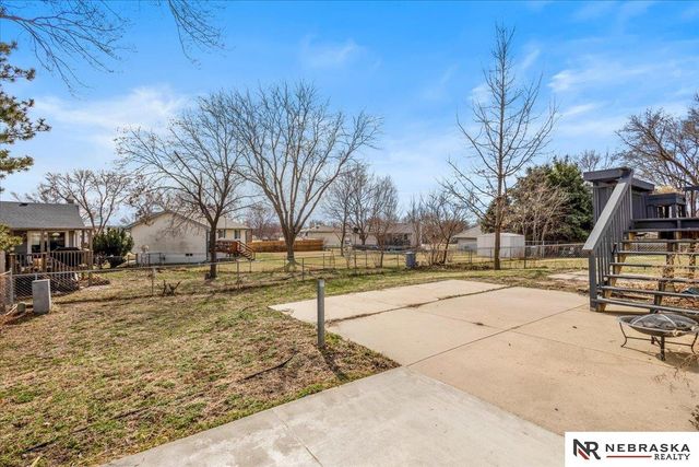 6142 NW 5th Street, Lincoln, NE 68521