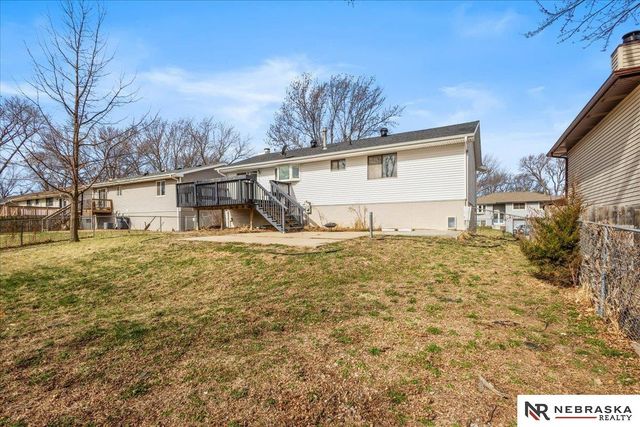 6142 NW 5th Street, Lincoln, NE 68521