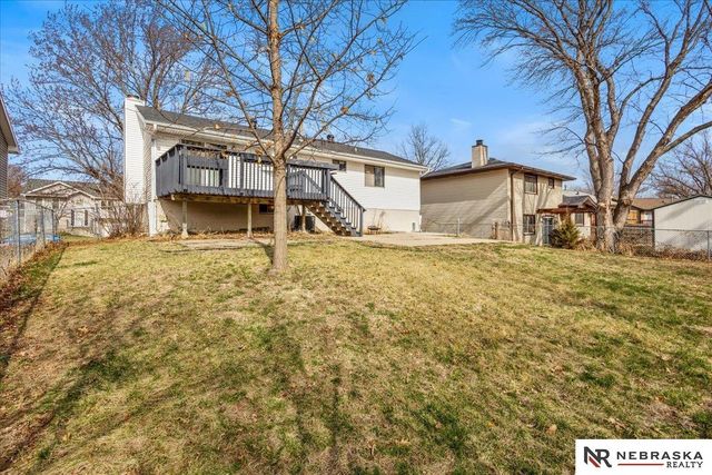 6142 NW 5th Street, Lincoln, NE 68521